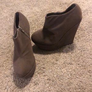 Suede zip closed toe booties